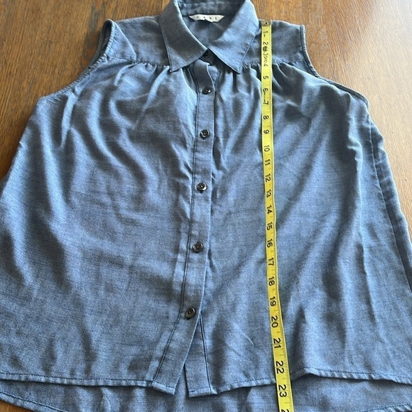 CAbi Button Down Chambray Sleeveless Shirt Size S Style 387 Cut out Back Hi-Lo - Picture 9 of 14
